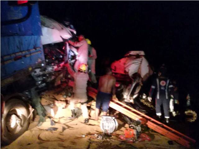 Carreta vilhenense se envolve em acidente em Ariquemes e provoca três mortes