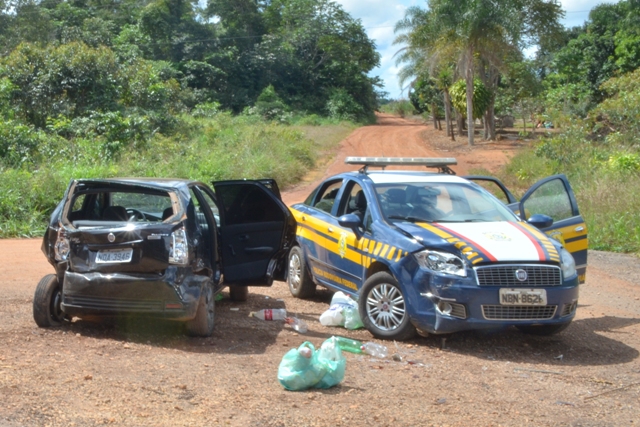    Viatura da PRF em monitoramento é atingida por carro “atropelado” por carreta