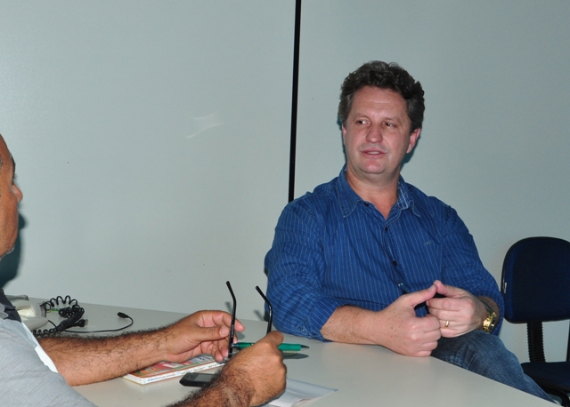 Vilhena: para equilibrar finanças, prefeito demite e reduz salários de comissionados