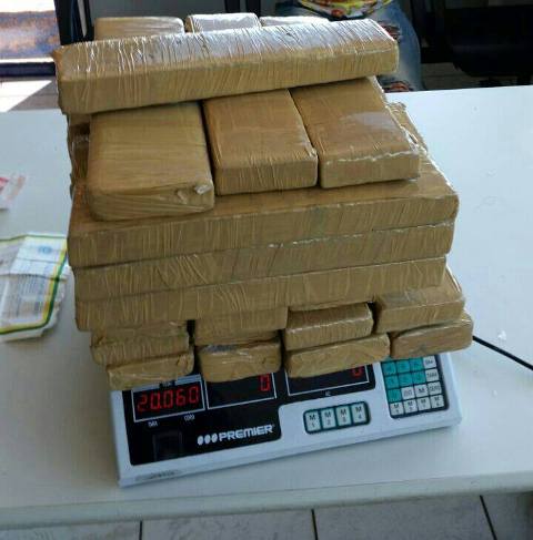 Menina de 14 anos transportando 20 quilos de maconha é apreendida em Vilhena