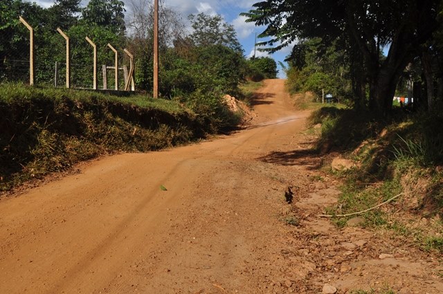 Chacareiros protestam e se irritam com prefeito e secretário de Obras em Vilhena