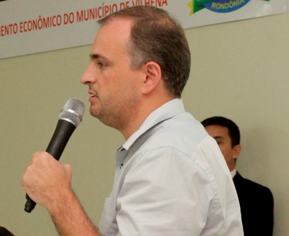 Pré-candidato a prefeito elogia relação com a Câmara e admite “crise histórica”
