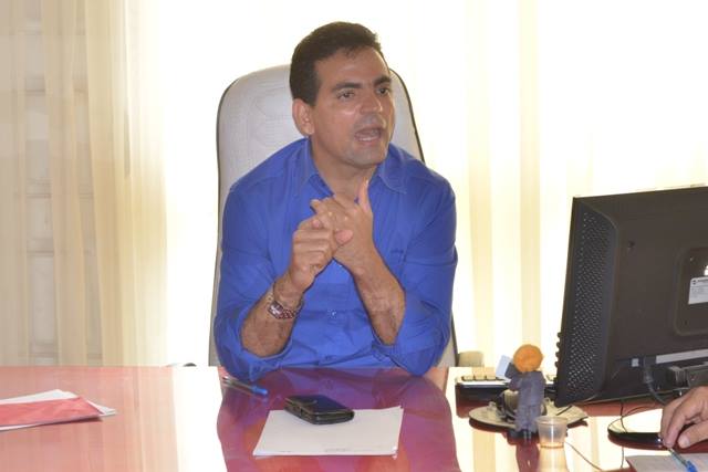 Na oposição, vice-prefeito de Vilhena promete usar carro de som contra Zé Rover