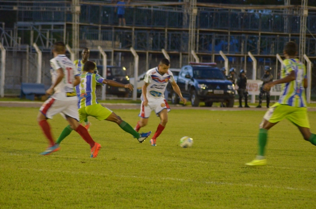 VEC perde invencibilidade no Estadual e Genus fica a um empate do título do Returno