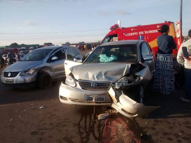 Dois carros se chocam na BR 364, em Vilhena, e mulher de 44 anos fica ferida