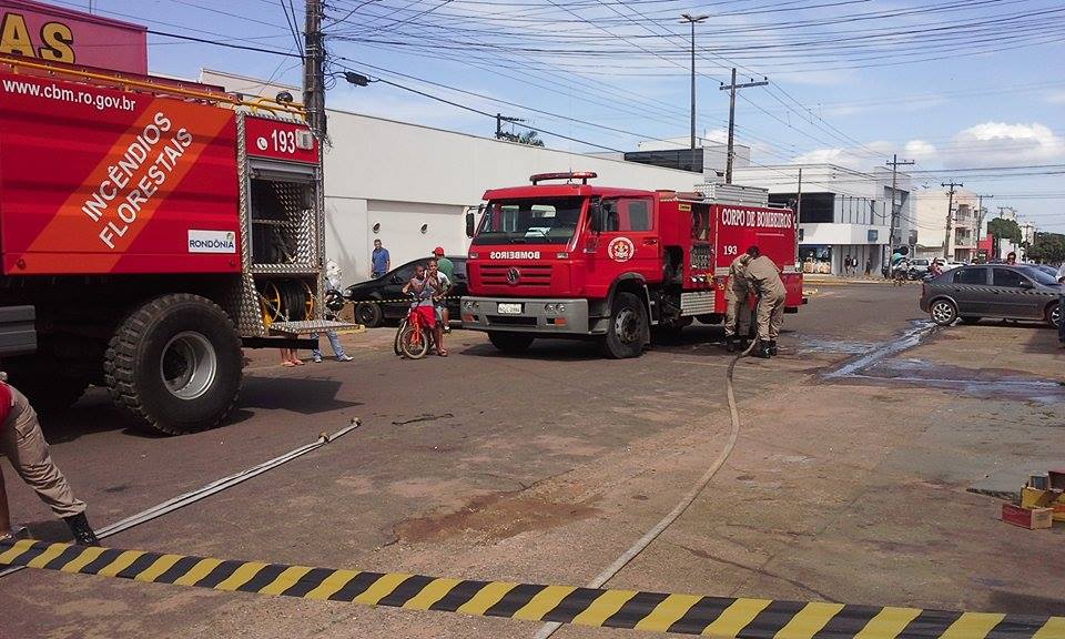 Ação rápida dos Bombeiros impede que incêndio se propague no centro de Vilhena