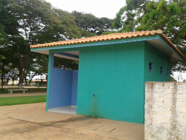 Construído há menos de ano, banheiro público em Cerejeiras já é alvo de vândalos