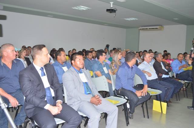 Evento com cursos e debates reúne vereadores de várias cidades em Vilhena 
