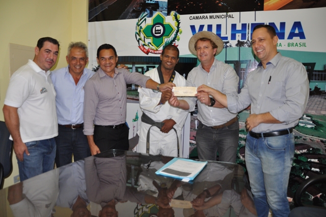 Atleta recebe apoio para representar Vilhena em competição de luta nos EUA