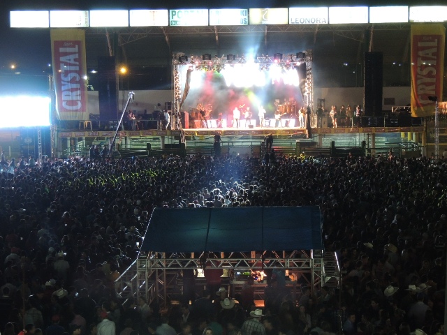 Com rodeio e show sertanejo, Expovil começa amanhã; veja programação completa