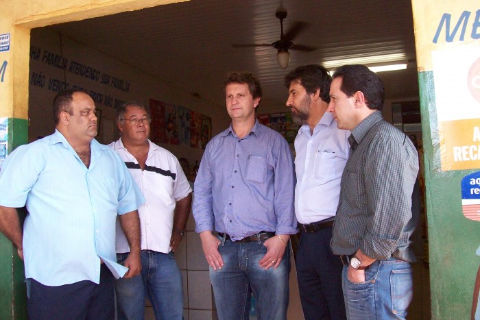 PREFEITO SE REÚNE COM MORADORES DA TANCREDO NEVES