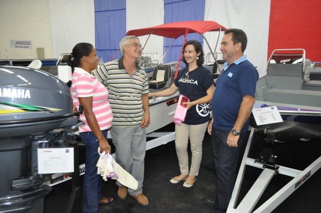 Vendedor de barcos na Expovil comemora: pescaria vem se popularizando na região
