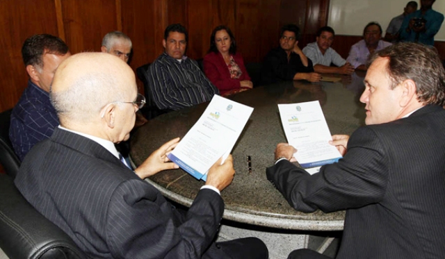 Goebel pede e governador anuncia obras de pavimentação na cidade de Chupinguaia