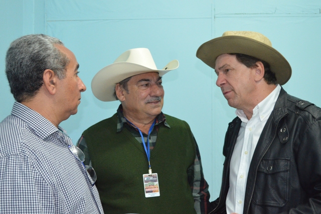 Senador Ivo Cassol na Expovil: “Hoje sou obrigado a andar em carro blindado e com segurança 24 horas”