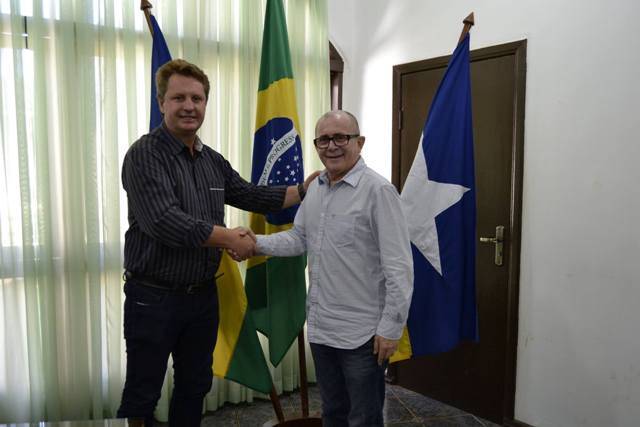 Diretor da Havan visita Vilhena, faz doações para escolas e confirma loja na cidade