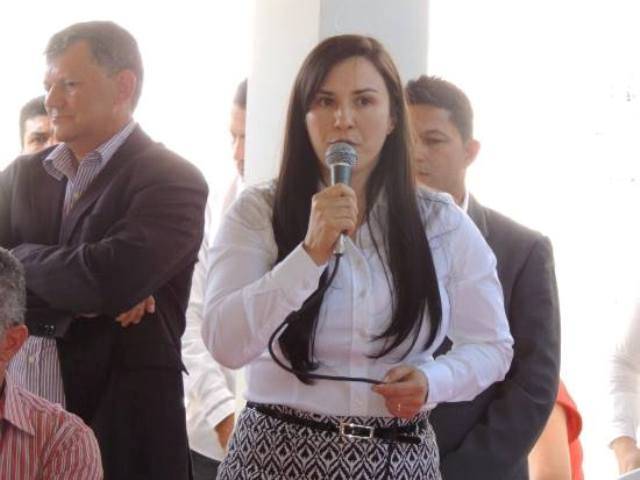 Ex primeira-dama confirma disposição para concorrer a prefeita: “O povo está carente”