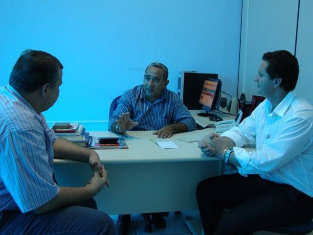 PREFEITO ANUNCIA CASAS POPULARES
