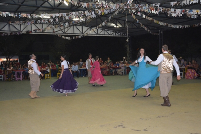 Com entrada franca, milhares prestigiam Arraial da Terceira Idade em Vilhena