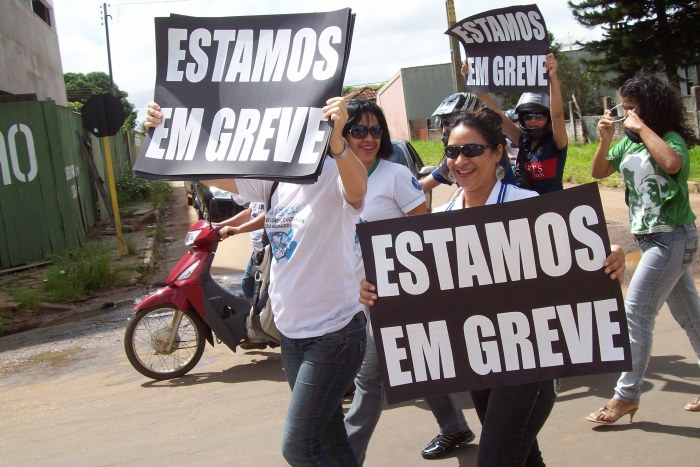 GREVISTAS FAZEM PASSEATA EM VILHENA