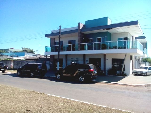 Viaturas da PF em escritório de pai do homem forte de Rover agitam Vilhena