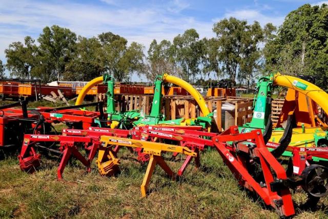 Deputado garante equipamentos agrícolas a agricultores do distrito de São Lourenço