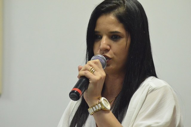 Primeira-dama anuncia sorteio de casas populares no dia 18 e entrega no final do mês
