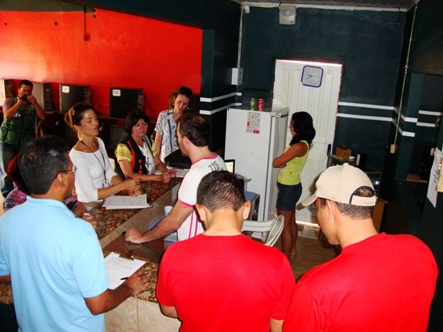 MP, POLÍCIA E OUTROS ÓRGÃOS FAZEM FISCALIZAÇÃO-SURPRESA EM “LAN HOUSE”