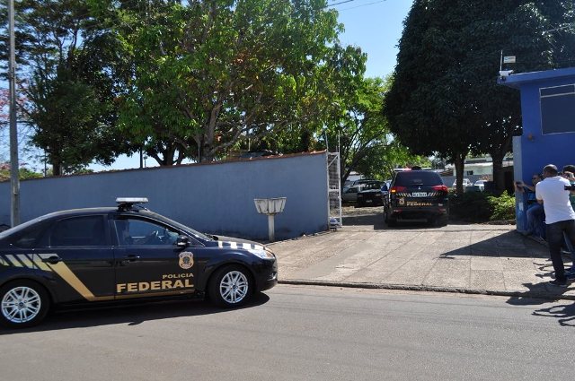 PF cumpre mandados e prende pai e filho advogados em Vilhena neste sábado