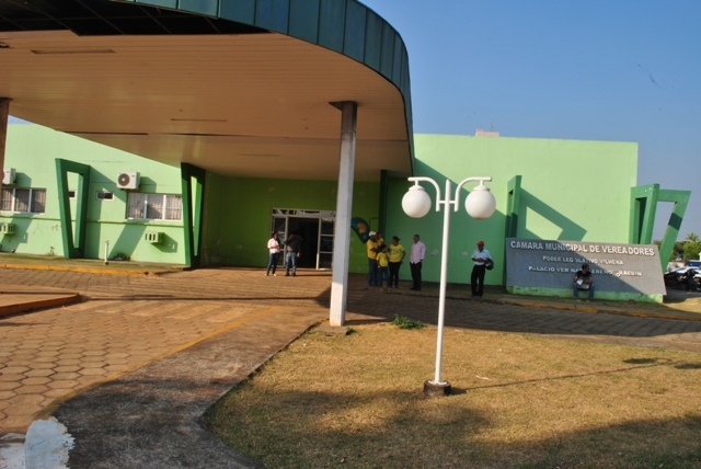 Câmara se prepara para instaurar CPI contra Rover; equipe acompanha sessão