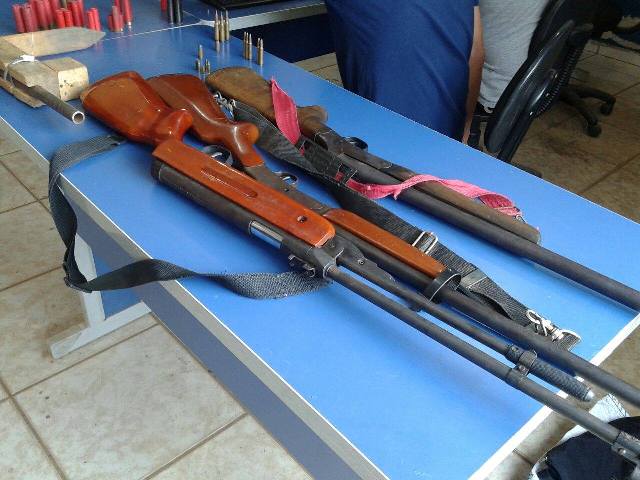Polícia Militar encontra arsenal na zona rural de Vilhena e prende suspeitos