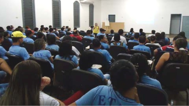 Juíza e servidoras da Vara do Trabalho de Colorado realizam Ação Social em Cerejeiras