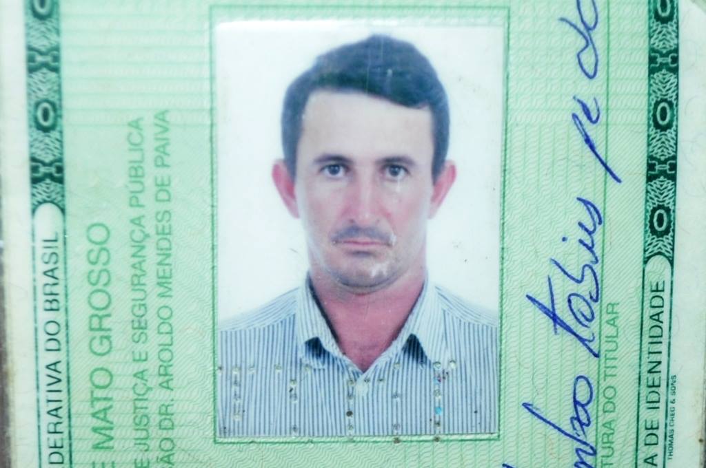 Encapuzados invadem casa, aterrorizam família e degolam homem em Vihena