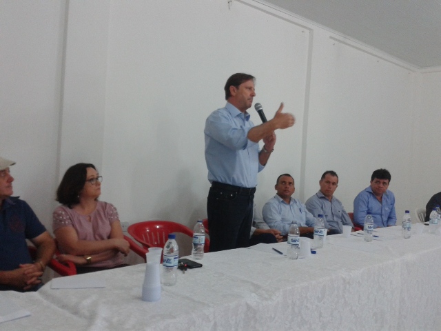 Em discurso na cidade de Cerejeiras, senador comenta impeachment e Lava Jato