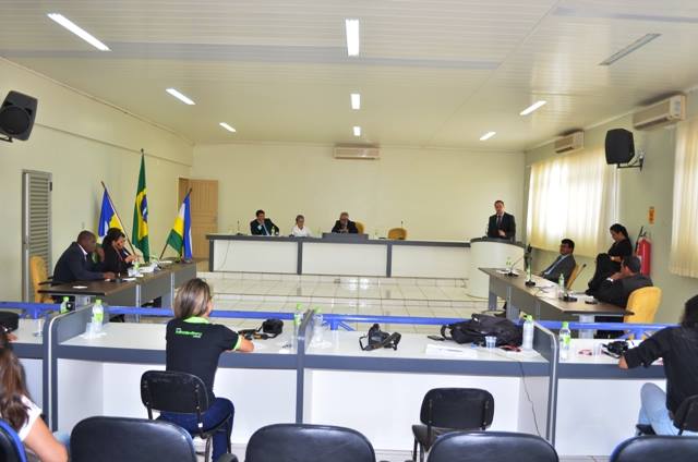 Desgastado por ações da PF, prefeito de Vilhena apanha até de aliados na Câmara