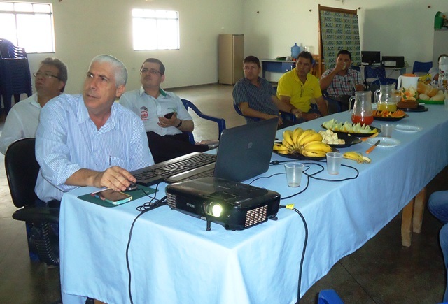 Aos empresários, prefeito diz que tem R$ 8 milhões em projetos para Cerejeiras
