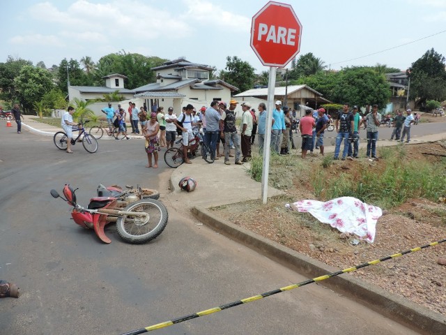 Caminhão atinge moto em Colorado do Oeste e agricultor de 46 anos morre na hora