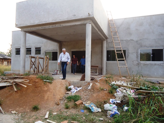 Em companhia da vice, prefeito visita obras em Cerejeiras: “Vitória na crise”
