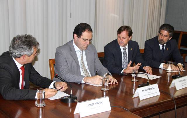 Em rede social, senador rondoniense se anima com ferrovia que passará por Vilhena