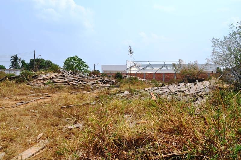 Terreno da prefeitura no Setor 8 atrai drogados e marginais e irrita moradores