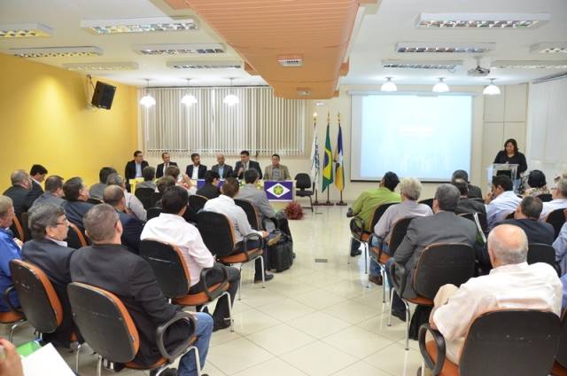 A empresários, Raupp diz que estrada de ferro Vilhena/PVH “é só questão de tempo”
