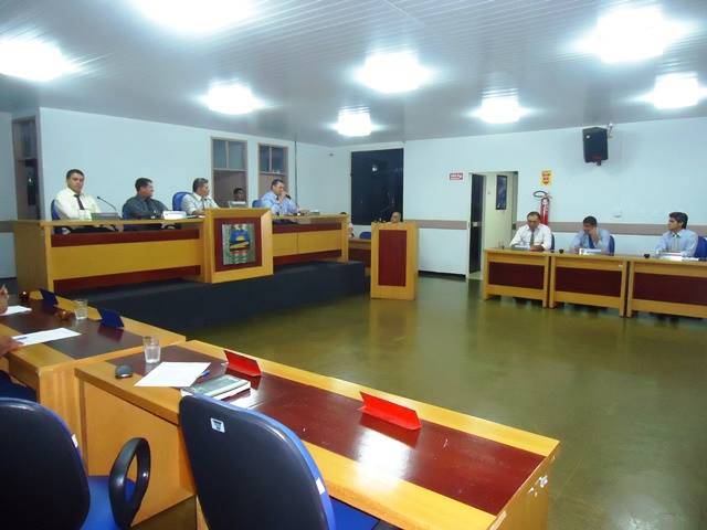 Cerejeiras: povo pressiona, vereadores recuam e mantêm 9 cadeiras na Câmara