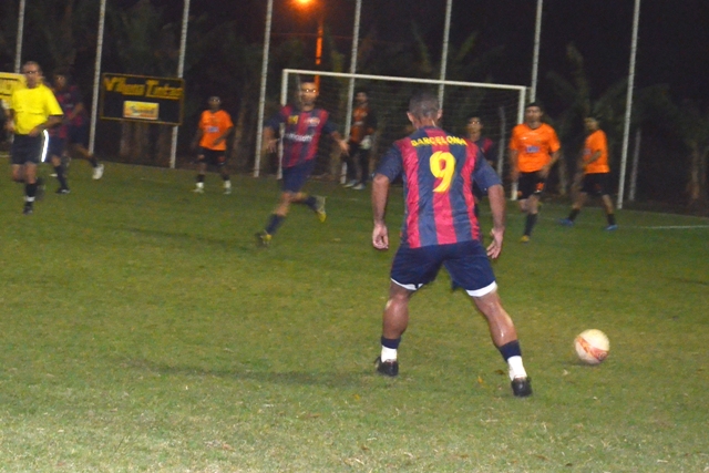 Barcelona goleia e se classifica para as quartas de final da Taça Aciv Livre