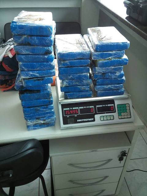 Polícia Rodoviária encontra 30 kg de cocaína "sem dono" dentro de ônibus em Vilhena