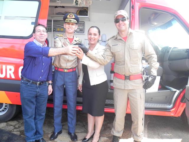 Rosangela Donadon prestigia passagem de comando do Corpo de Bombeiros
