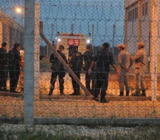 Tropa de choque controla motim contra revista em celas no presídio de Vilhena