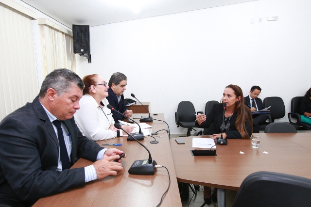 Deputada relata descontentamento de pais de alunos quanto a mudança de escolas