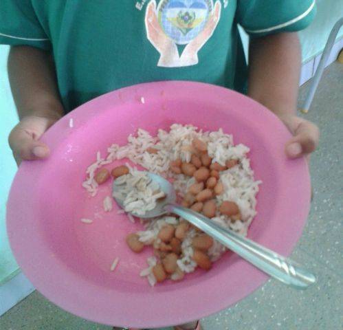 Em escola de Vilhena, carne some do cardápio e merenda é só arroz com feijão