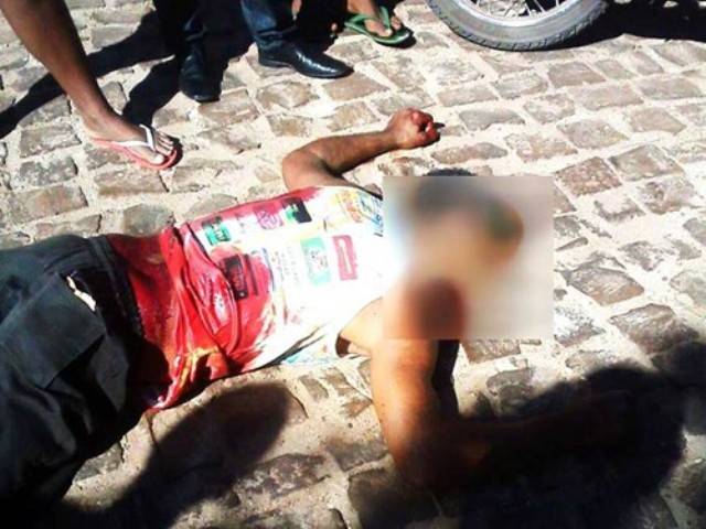 Comerciante mata um a facadas e deixa outro ferido no meio da rua em Chupinguaia
