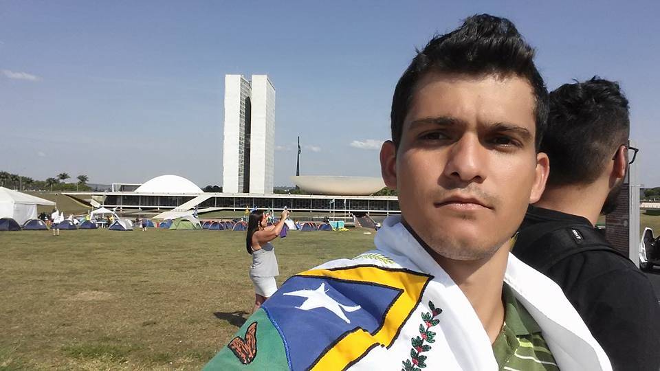 Órfão de pai e mãe, jovem de Cerejeiras decide concorrer a vereador em 2016