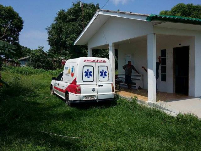 Com ambulância quebrada, distrito de Vilhena transporta doentes em viatura da PM